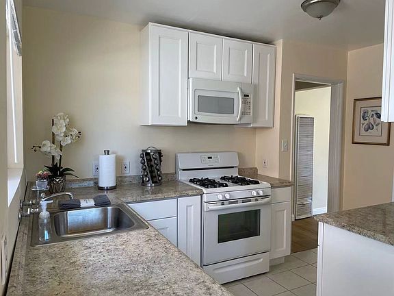3rd image of 1650 W Gardena Blvd