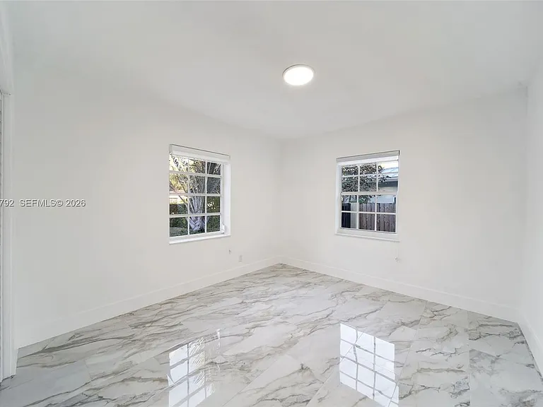 1102 NE 117th St — Photo 17