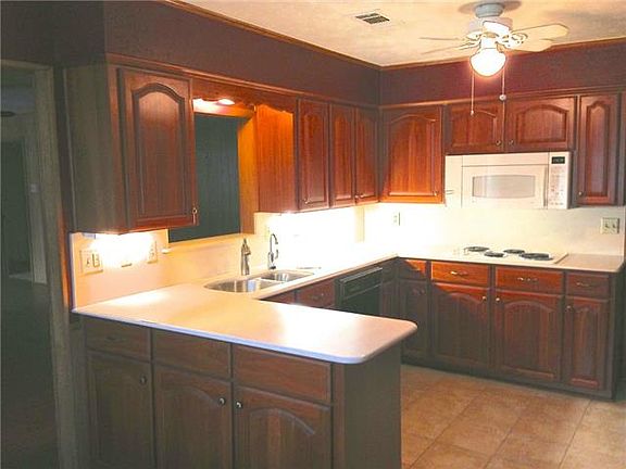5th image of 1501 Green Oaks Dr
