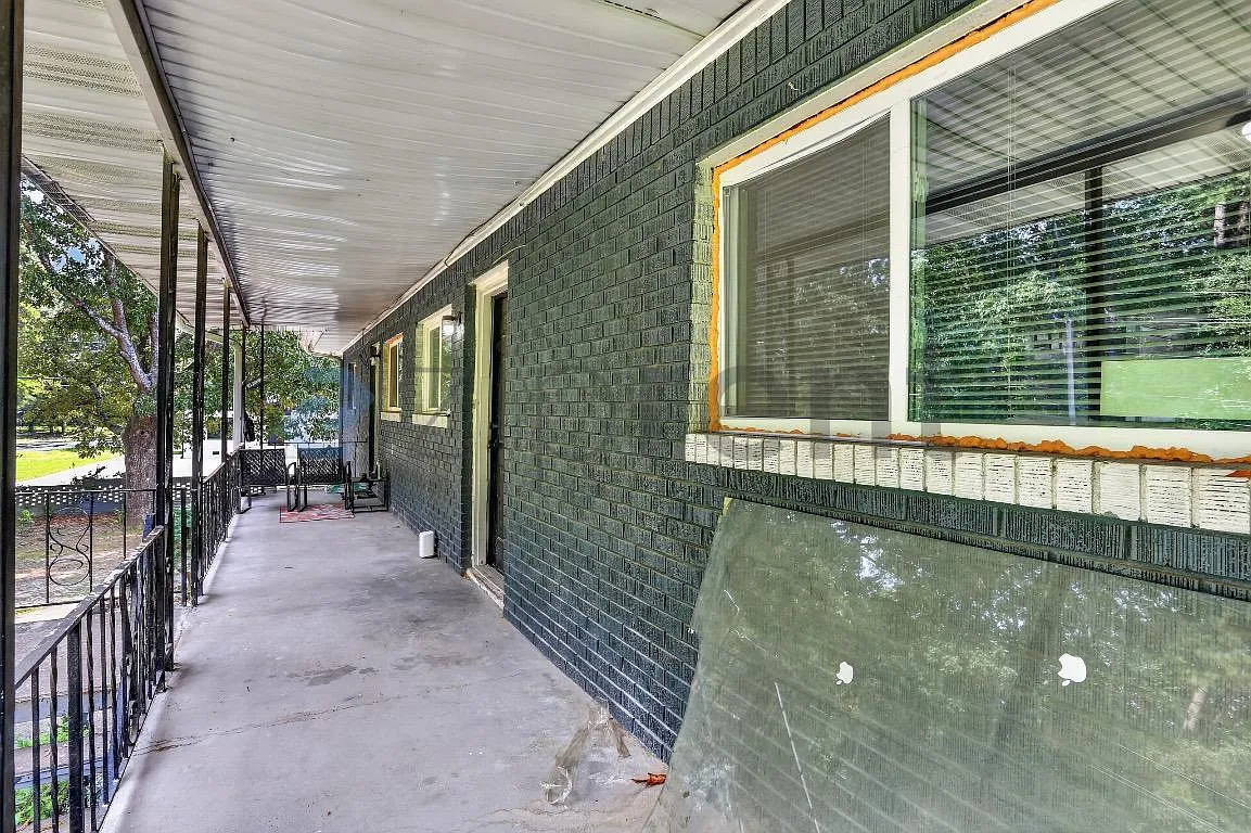 2 bed, 1000 sqft, $1,400 — Photo 3