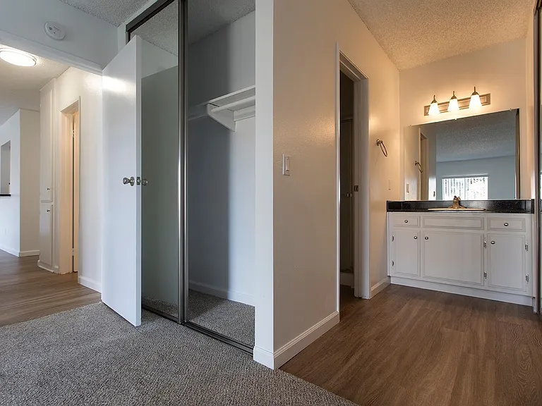 Volterra Apartments — Photo 34