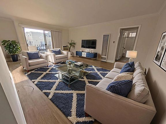 4th image of 1631 Barry Ave #1