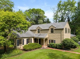 11541 N Shorecliff Ln, Mequon, WI 53092