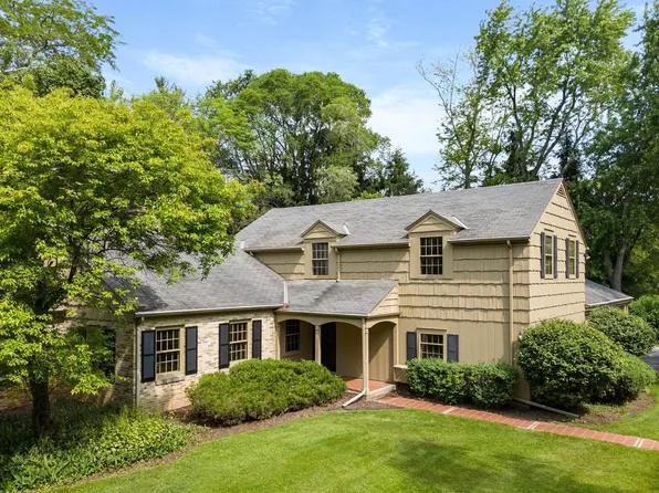 11541 North Shorecliff LANE, Mequon, WI 53092