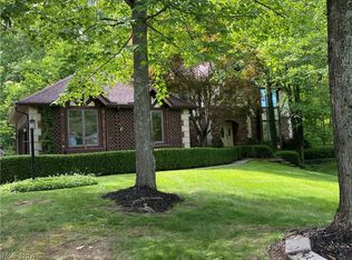 10048 Hunting Dr, Brecksville, OH 44141