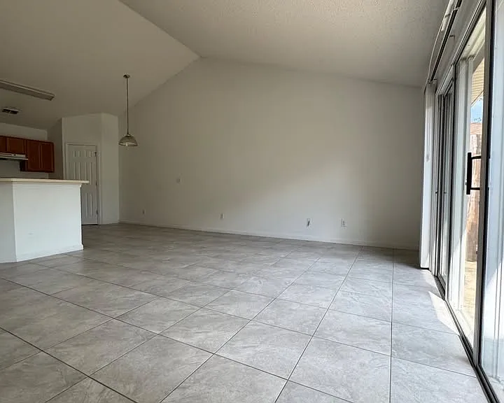 30 Rosecroft Ln #B — Photo 7