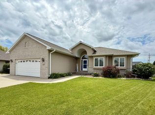 1407 E 57th Street Pl, Kearney, NE 68847