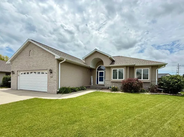 1407 E 57th Street Pl, Kearney, NE 68847