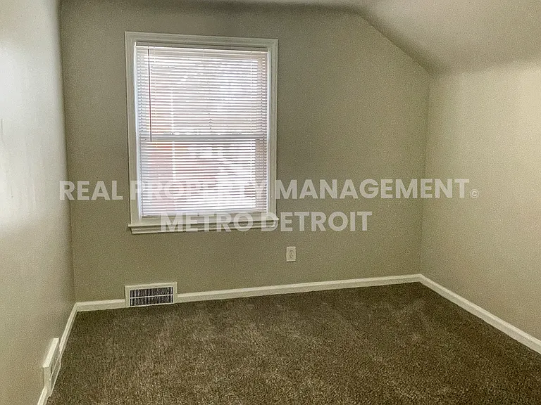 16210 Ferguson St — Photo 18