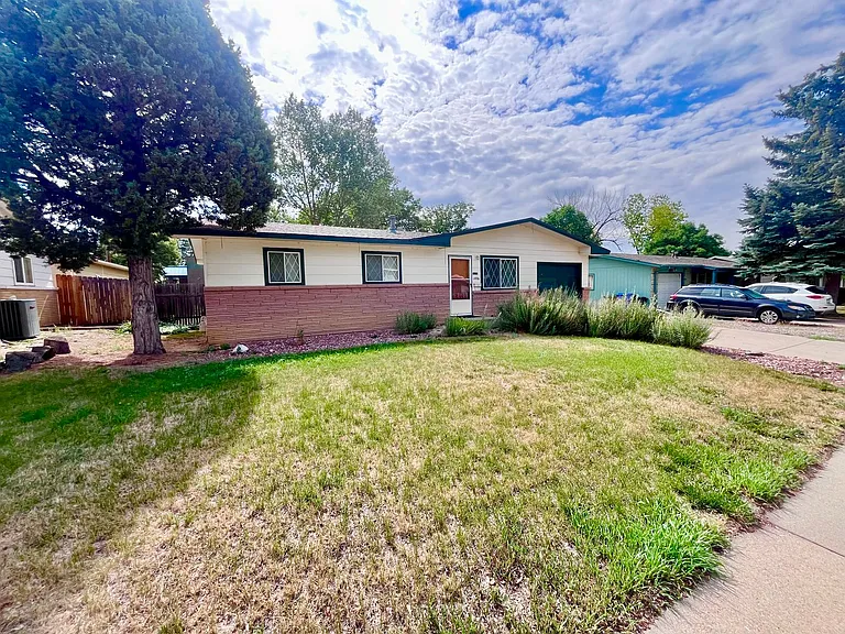 1406 S Douglas Ave — Photo 2