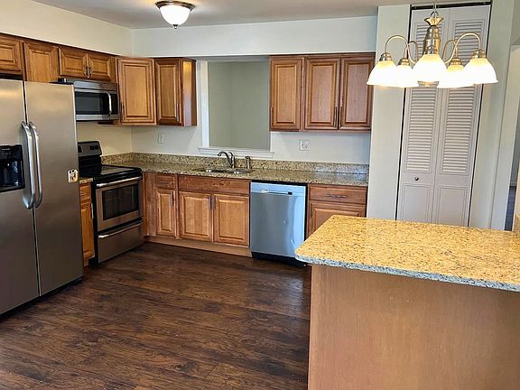 2nd image of 102 Caernarvon Ct