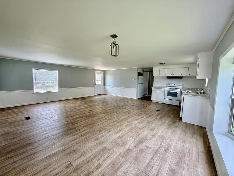 1548 Cornwallis Rd — Photo 6