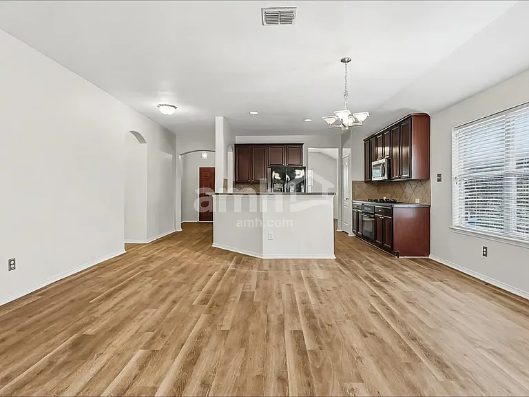 10702 Nantucket Dr — Photo 5