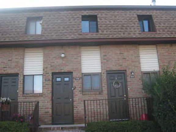 2nd image of 806 N Oaks Blvd