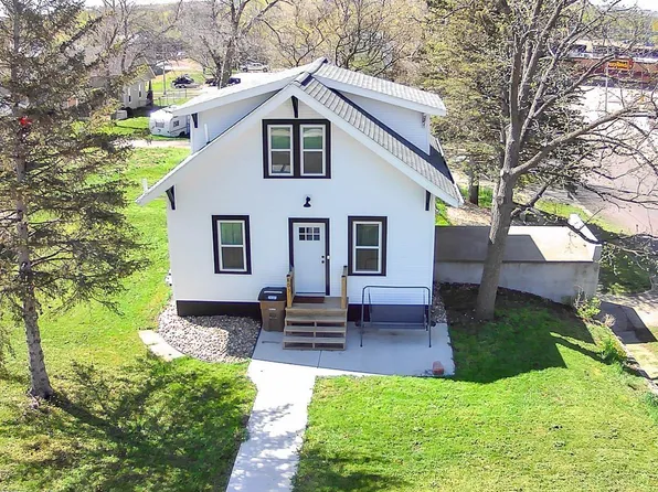 803 E 4th St, Canton, SD 57013