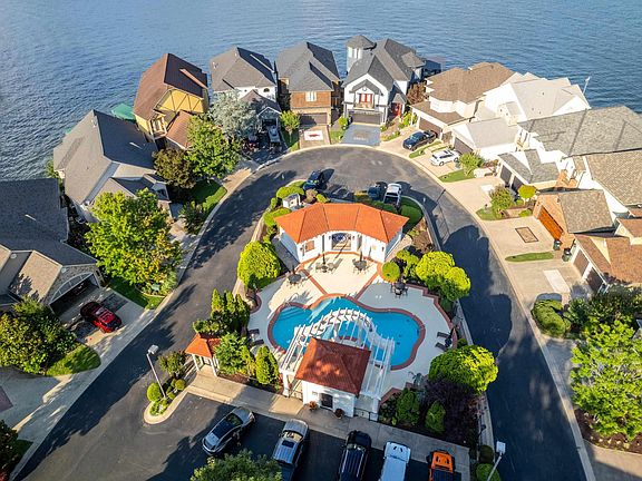 3rd image of 347 Paradise Point