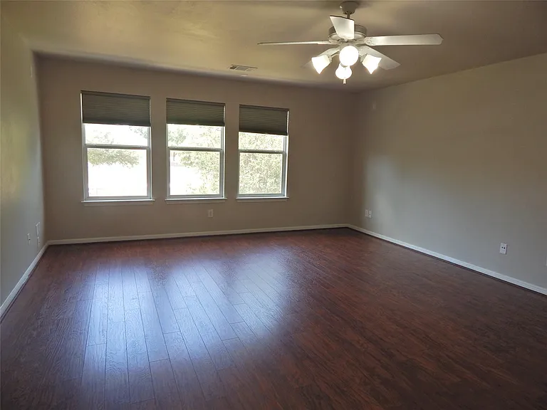 1110 Willowbrook Dr — Photo 6