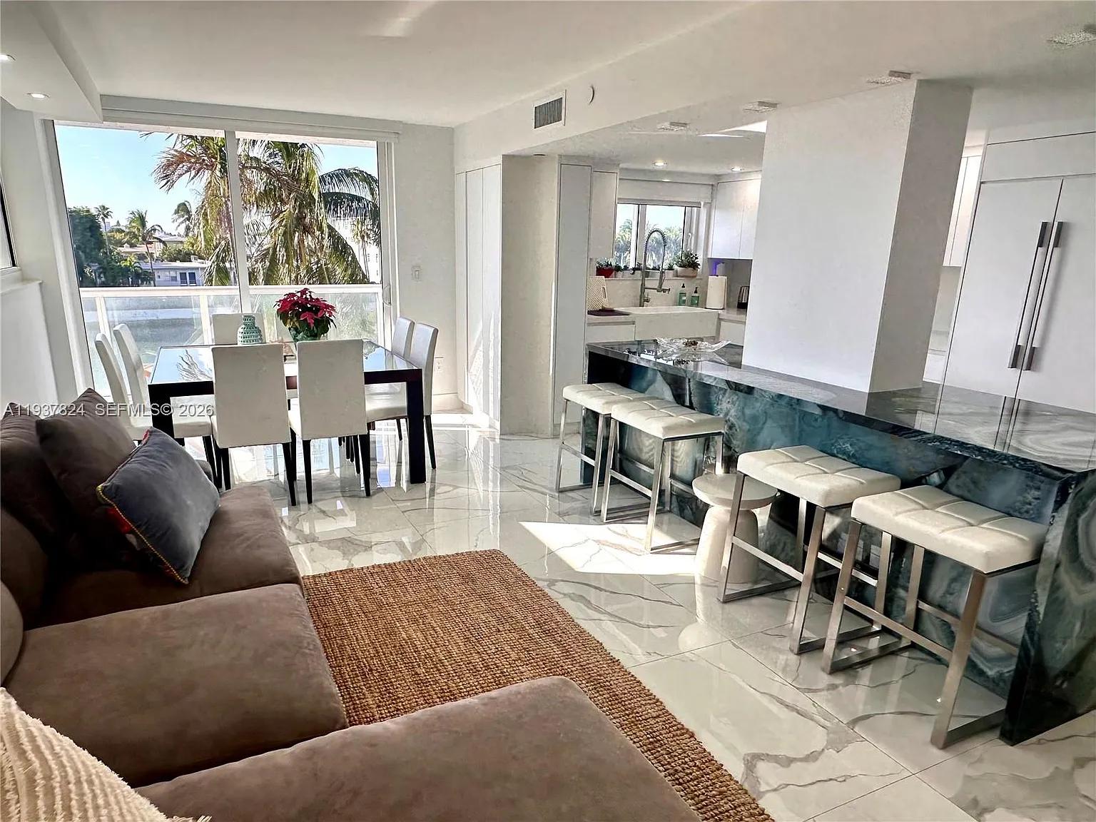 The Royal Club Condo — Photo 1