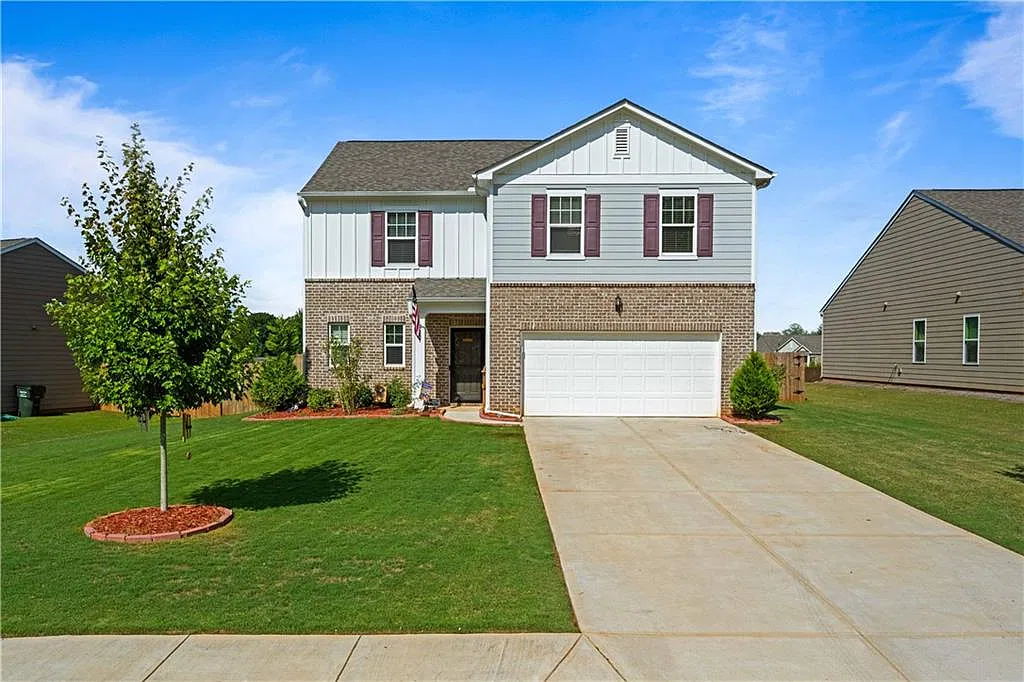 5 bed, 2.5 bath, 2313 sqft, $2,550 — Photo 1