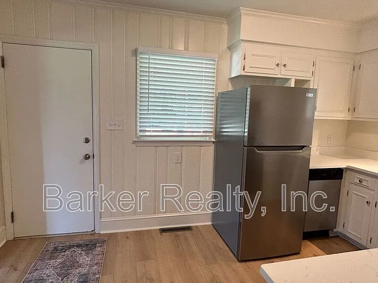 5726 Fayetteville Rd — Photo 10