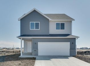 6860 32nd St S, Fargo, ND 58104