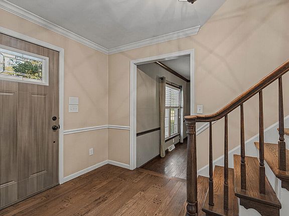 4th image of 566 Kinsella Dr