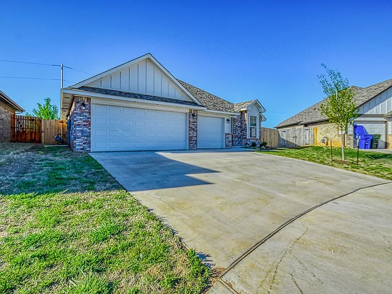 3100 Pebble Pond Dr — Photo 3