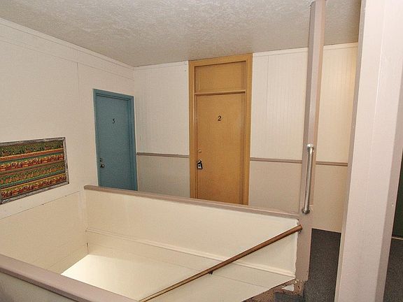 5th image of 105 N Commercial Ave #2