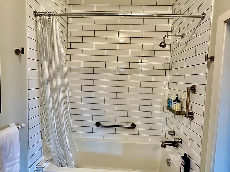 595 Algiers St — Photo 6
