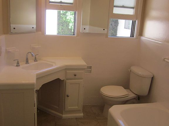4th image of 624 N Sycamore Ave #626-1/2