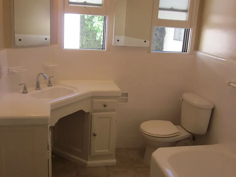 624 N Sycamore Ave — Photo 4