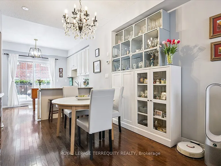 101 The Queensway #Townhouse 2 — Photo 11