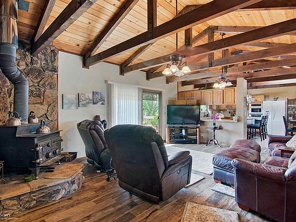5th image of 16061 Woodlake Ct