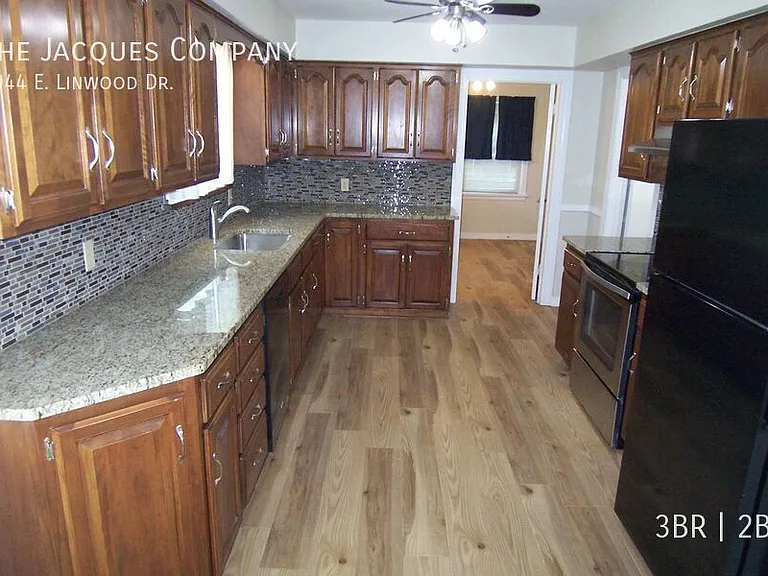 1044 E Linwood Dr — Photo 16