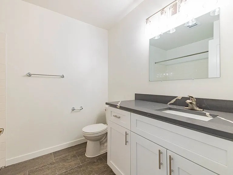Knollwood Village Apartments — Photo 40