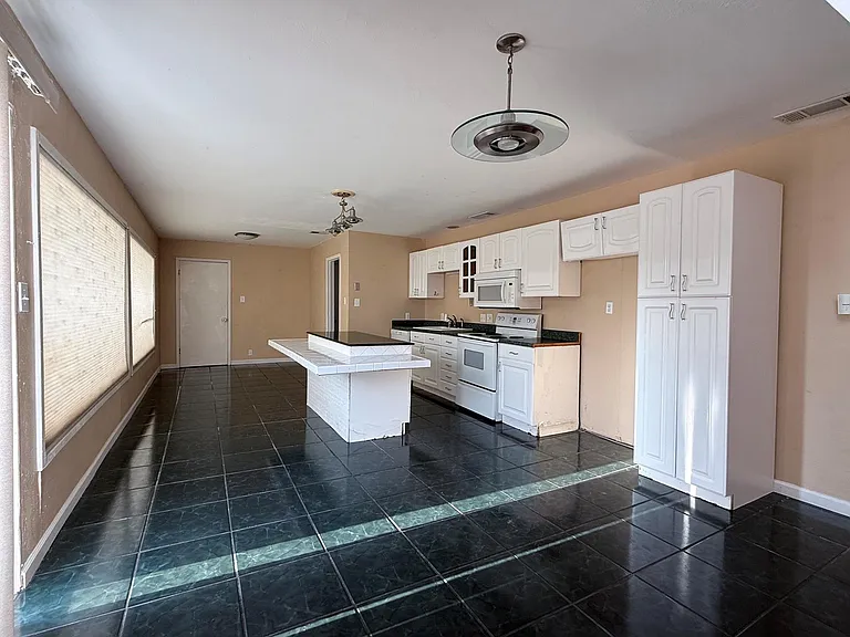 2110 Lariat Trl — Photo 14