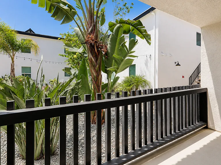 The Crest |NEWLY Renovated Studios, Lofts, 1, 2 & 3 Bedroom Homes Near the Beach — Photo 113