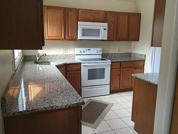 3rd image of 124 Foxfire Dr