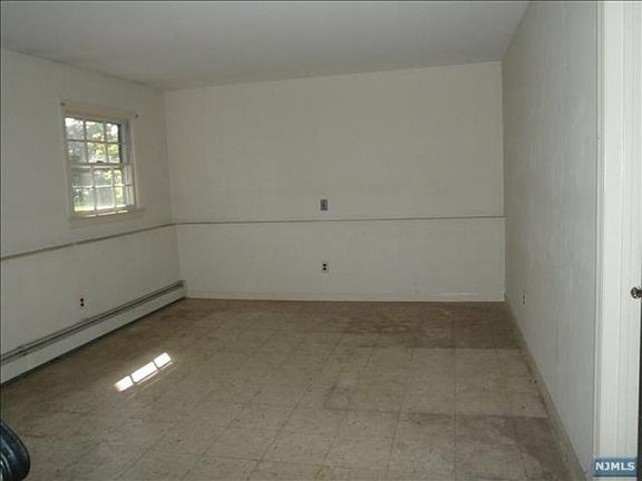 3rd image of 309 Wyckoff Ave