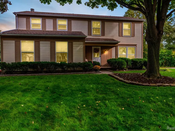 1836 Freemont Dr, Troy, MI 48098