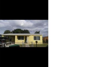 904 W 3rd St, Riviera Beach, FL 33404