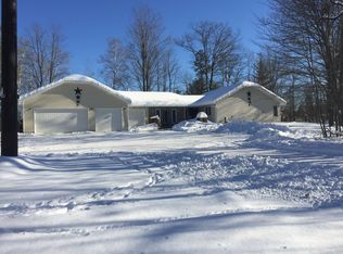 N3762 Pine Mountain Rd, Iron Mountain, MI 49801