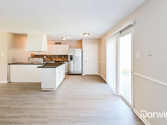 3rd image of 2803 Kingfisher Dr