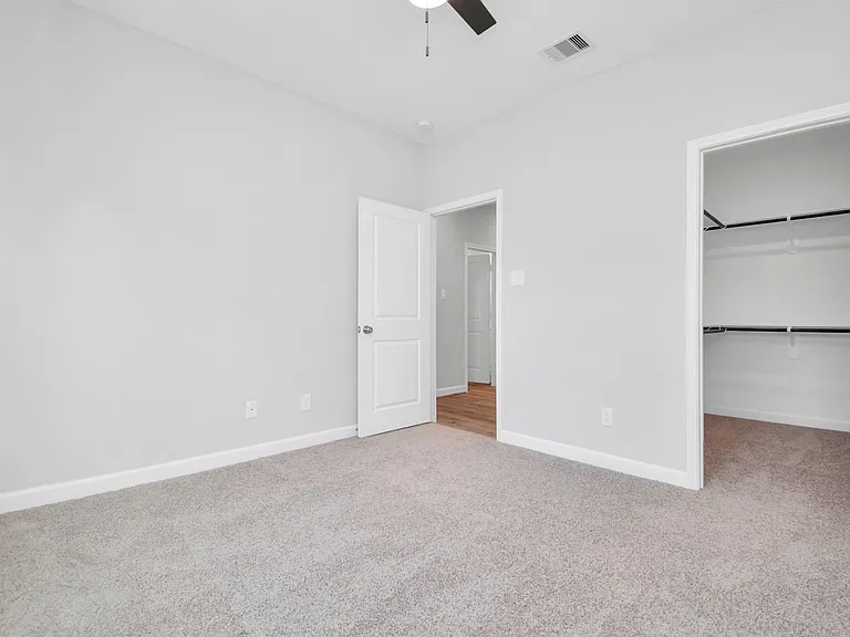 2355 Hoskins Dr — Photo 32