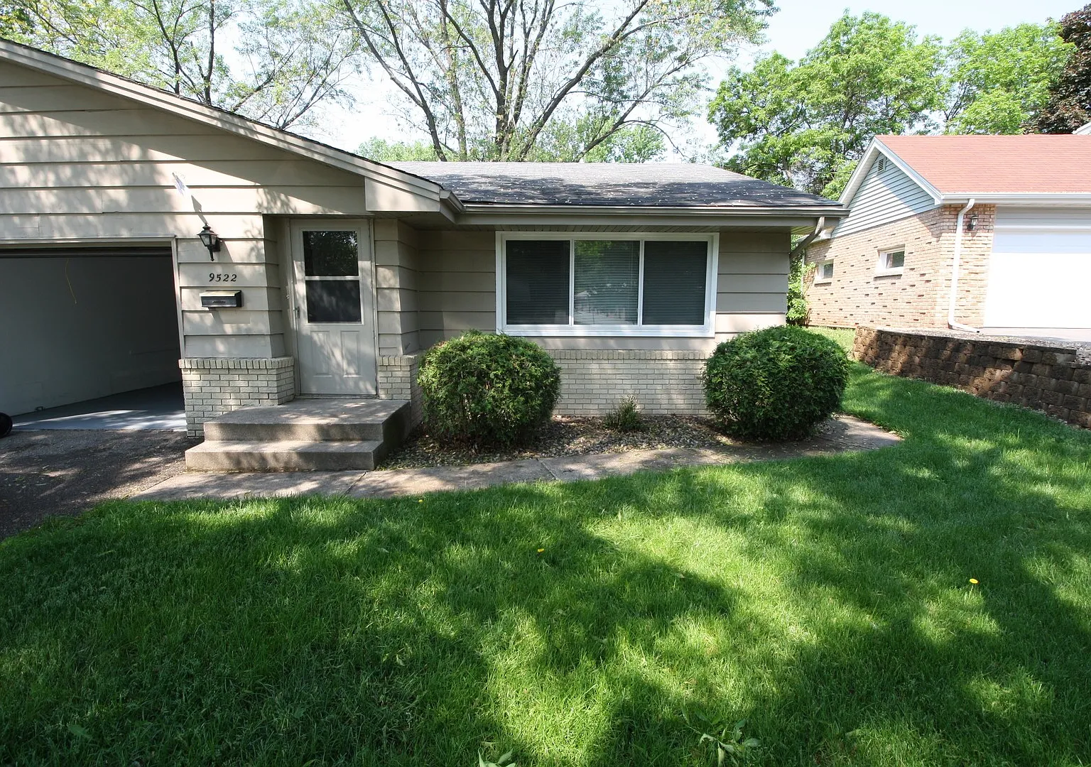 Beautiful 2 Bedroom/1 Bathroom Townhome Close To Mall Of America - Available 5/01 - $1,600/Month — Photo 1