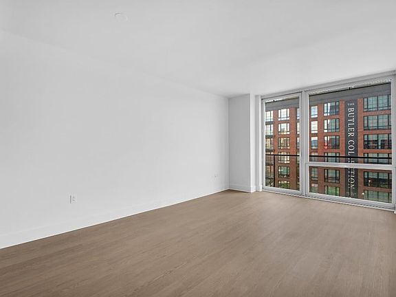 3rd image of 150 4th Ave APT 3C