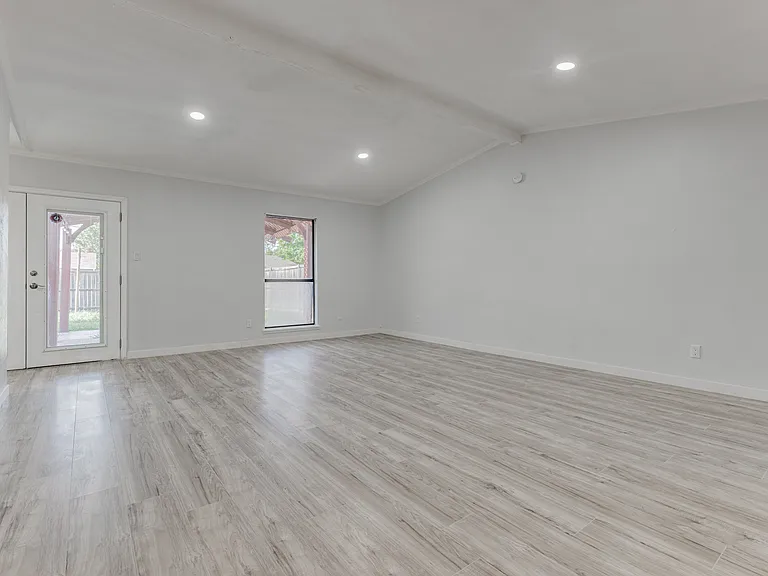 5620 Treese St — Photo 2