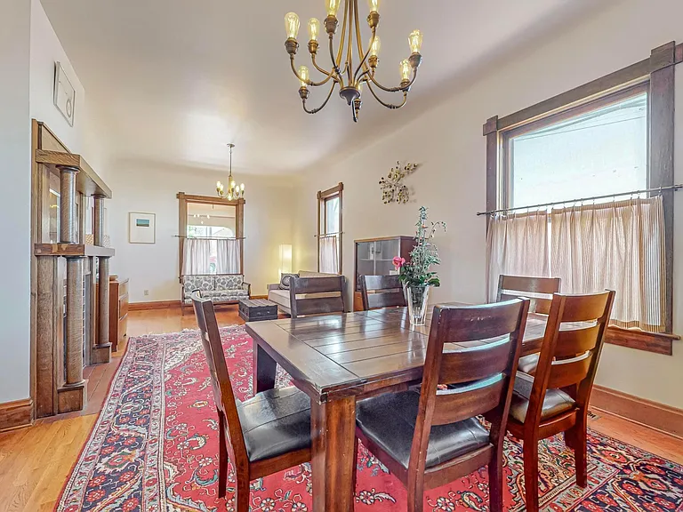 115 Elm St NE — Photo 8