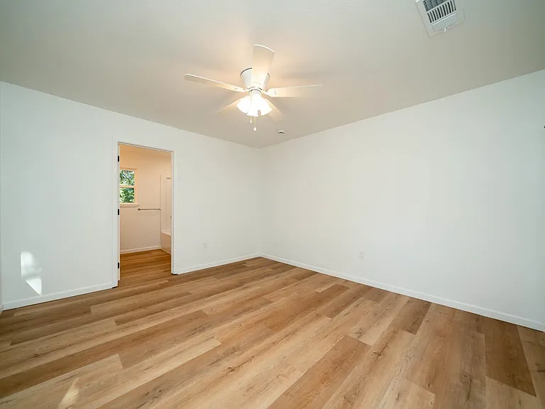 607 N Pacific St — Photo 12