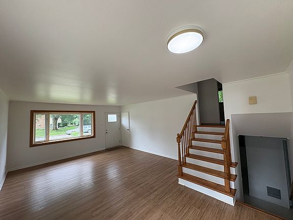 5th image of 118 Willow St